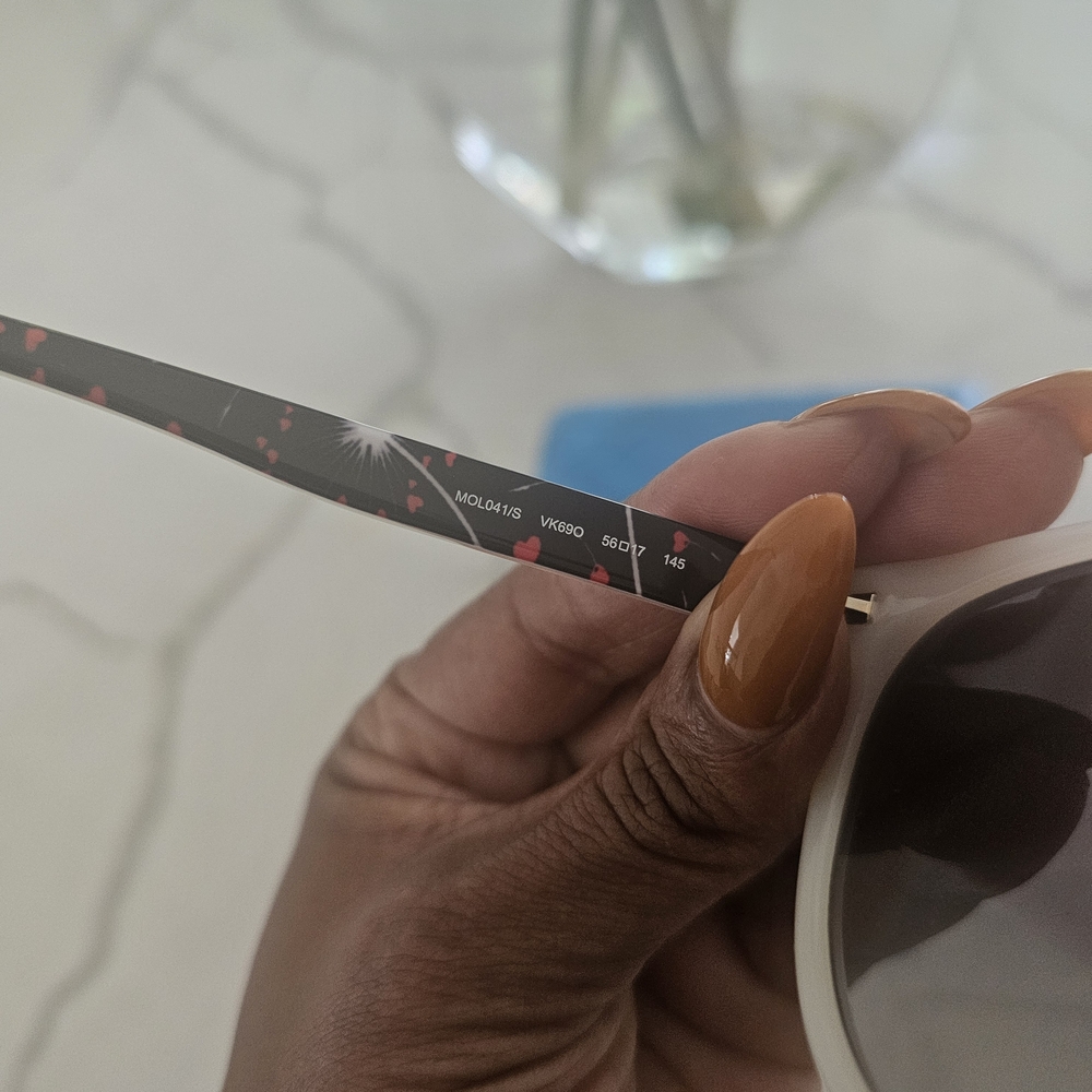 Love Moschino White Sunglasses NWOT - Picture 4 of 5